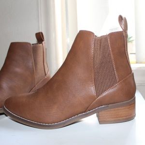 American Eagle ankle boots